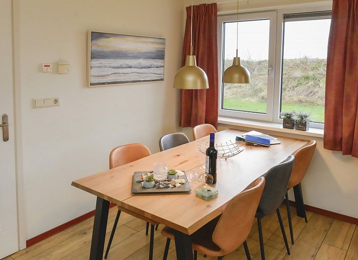 Access road to Duinrand Holiday Villas Type 1 in De Koog Texel surrounded by nature.