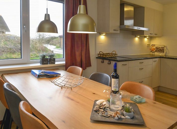 Access road to Duinrand Holiday Villas Type 1 in De Koog Texel surrounded by nature.