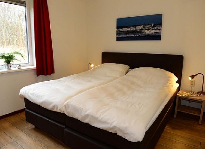 Access road to Duinrand Holiday Villas Type 1 in De Koog Texel surrounded by nature.