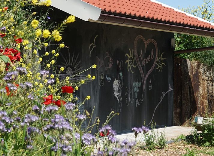 Duinrand Holiday Villas Type 1 in De Koog Texel with driveway and dune landscape.