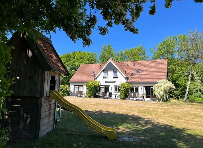 Cozy living room in Landgoed Springtij - Koetshuis 1, vacation home in De Koog, Texel.