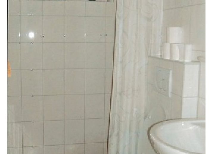 Gemtliches Schlafzimmer in der Pension Pol, De Koog, Texel mit komfortablem Doppelbett fr eine erholsame Nachtruhe auf den Watteninseln.