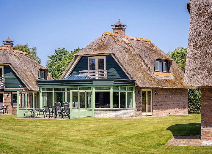 Guest house 0102965 - Holiday property Texel - Het Buitenhof villa 53 met serre