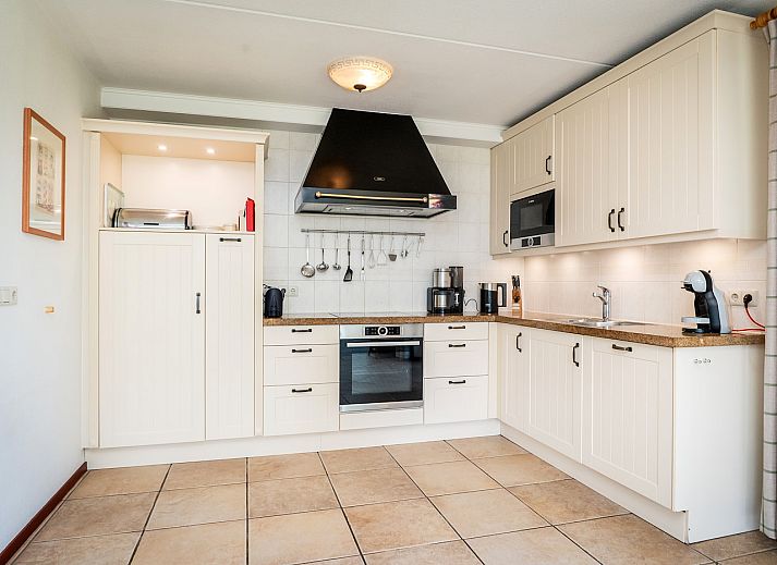 Guest house 0102965 - Holiday property Texel - Het Buitenhof villa 53 met serre