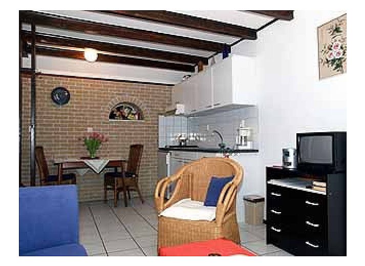 Geniet van de zon op het terras van De Kemphaan: Studio in De Waal, Texel, Waddeneilanden.