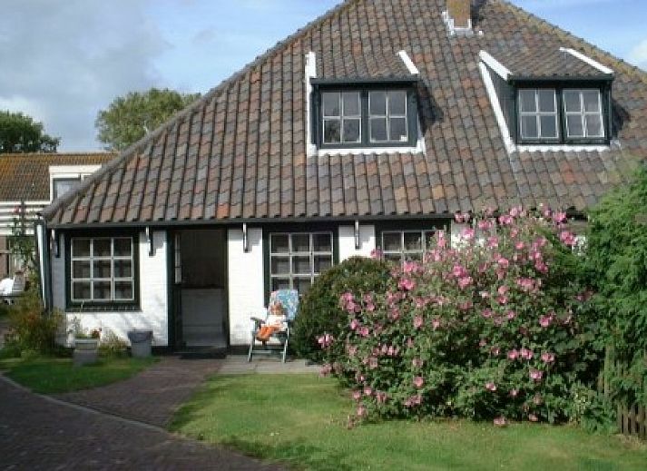 Geniet van de zon op het terras van De Kemphaan: Studio in De Waal, Texel, Waddeneilanden.