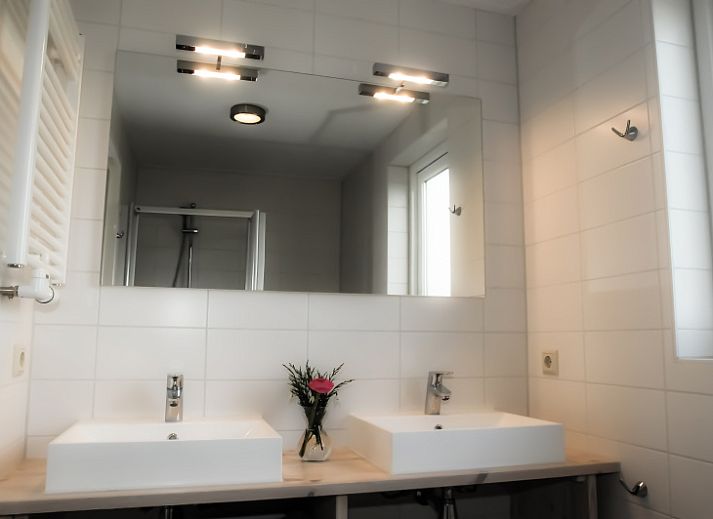 Vakantiehuis 5885 - Eelman de Porto in De Waal, Texel met ruime tuin en groene omgeving.