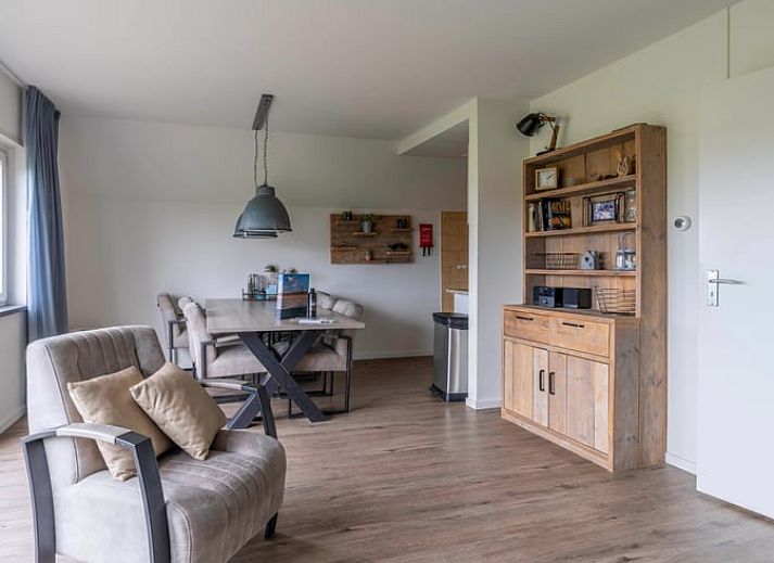 Ferienhaus in De Waal auf Texel mit grossem Garten und gruener Umgebung, ideal fuer einen entspannten Aufenthalt auf den Watteninseln.