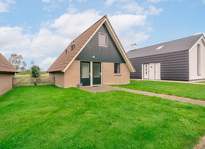 Helle Sitzecke im Ferienhaus in De Waal, Texel mit Blick auf die Natur, ideal fuer einen ruhigen Urlaub auf den Watteninseln.