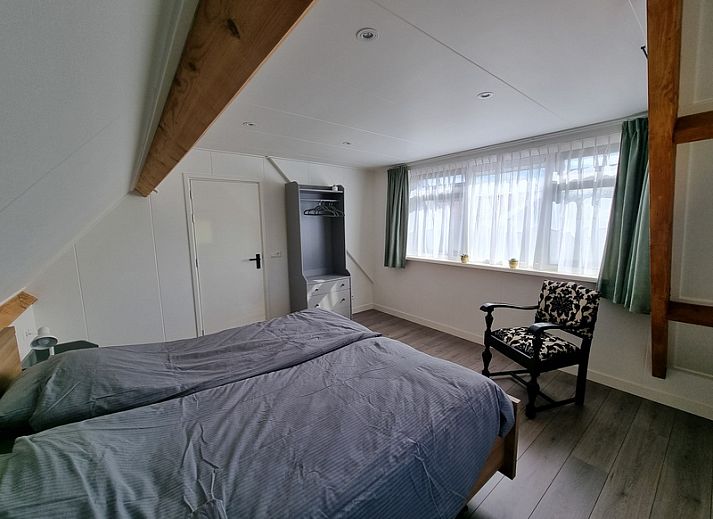 Hofstede Bargen vakantiehuis in De Waal Texel met charmante gevel en zonnige voortuin.