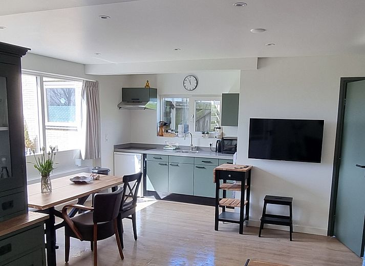 Gezellige tuin en terras van Hofstede Bargen vakantiewoning in De Waal Texel.