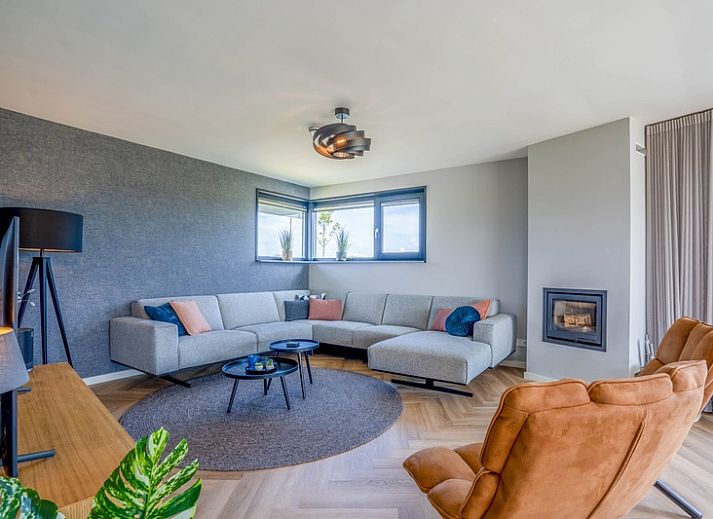 Villa 24 Oosterkolk, vakantiehuis in De Waal, Texel met moderne architectuur en ruime tuin.