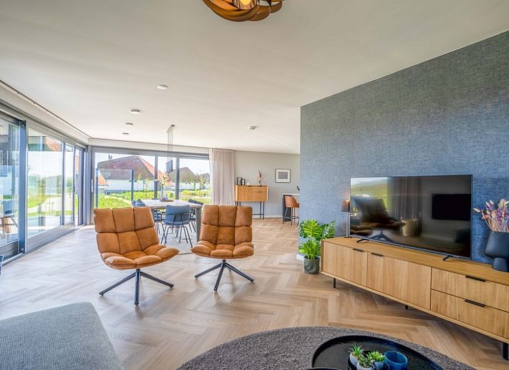 Villa 24 Oosterkolk, vakantiehuis in De Waal, Texel met moderne architectuur en ruime tuin.