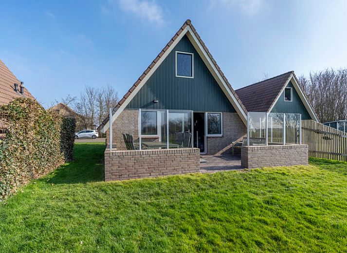 Ferienhaus in De Waal, Texel, mit grossem Garten und moderner Architektur, ideal fuer einen entspannten Aufenthalt auf den Watteninseln.