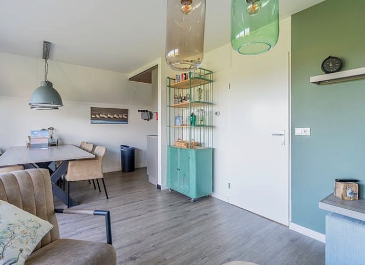 Ferienhaus in De Waal, Texel, mit grossem Garten und moderner Architektur, ideal fuer einen entspannten Aufenthalt auf den Watteninseln.