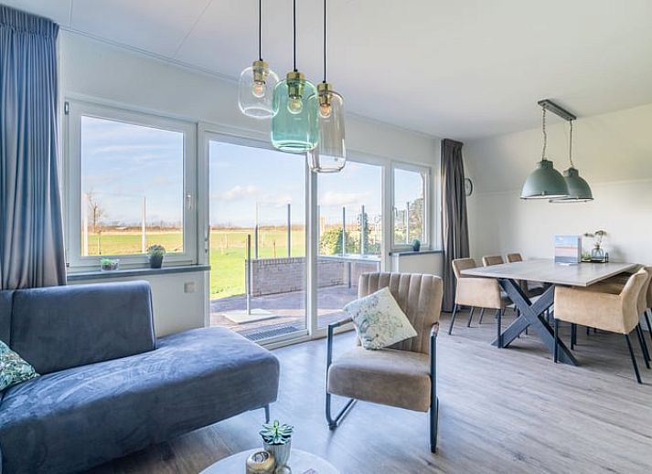 Ferienhaus in De Waal, Texel, mit grossem Garten und moderner Architektur, ideal fuer einen entspannten Aufenthalt auf den Watteninseln.