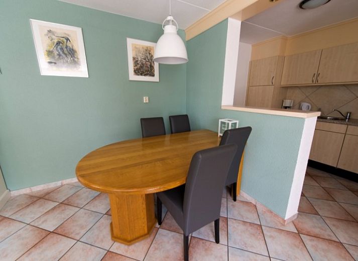 Bungalow De Boogerd in De Waal, Texel with spacious garden and terrace, ideal for a relaxing stay on the Wadden Islands.