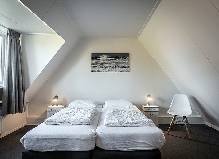 Gemuetliches Wohnzimmer des Ferienhauses De Heggemus, Den Burg, Texel mit bequemer Sitzecke.