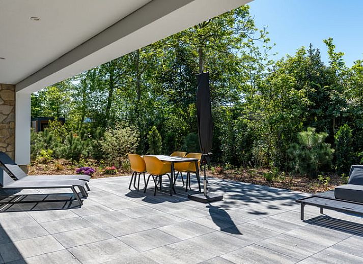 Ferienhaus in Den Burg auf Texel mit moderner Architektur und grossem Garten.