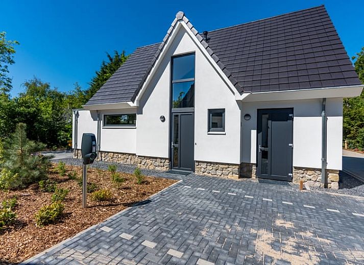 Terrasse des Ferienhauses in Den Burg, Texel, mit bequemen Sitzgelegenheiten.