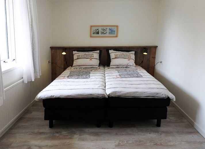 Der Bungalow 0983 in Den Burg, Texel, bietet einen schoenen Blumengarten fuer einen entspannten Urlaub auf den Watteninseln.