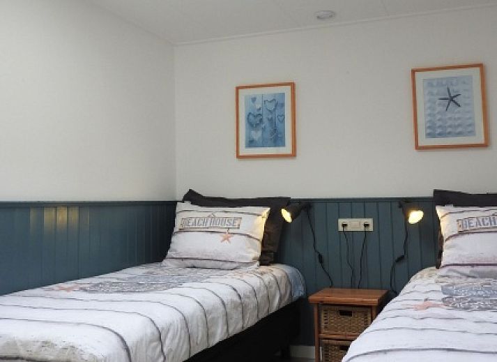 Der Bungalow 0983 in Den Burg, Texel, bietet einen schoenen Blumengarten fuer einen entspannten Urlaub auf den Watteninseln.