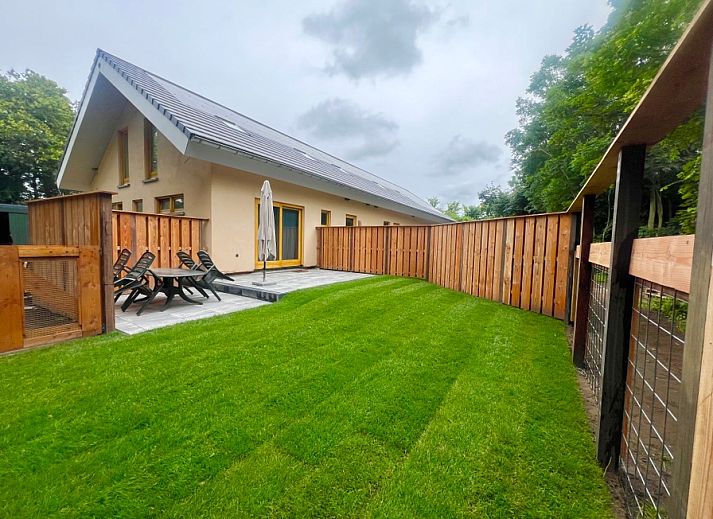 Hoeve Consensus Texel Ferienhaus in Den Burg mit grosser Terrasse und gruenem Garten