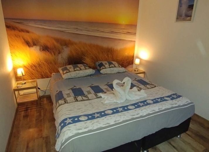 Geniet van de zonnige tuin bij Gastvrij vakantiehuis in Den Burg, Texel, perfect voor ontspanning op de Waddeneilanden.