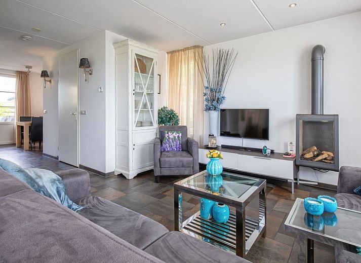 Villa Magnifique in Den Burg, Texel: charmantes Ferienhaus mit traditioneller Architektur und gruener Umgebung.