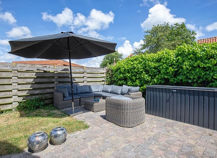 Ferienhaus Villa Magnifique in Den Burg, Texel: stilvoller Aussenbereich mit Garten und sonniger Lage.