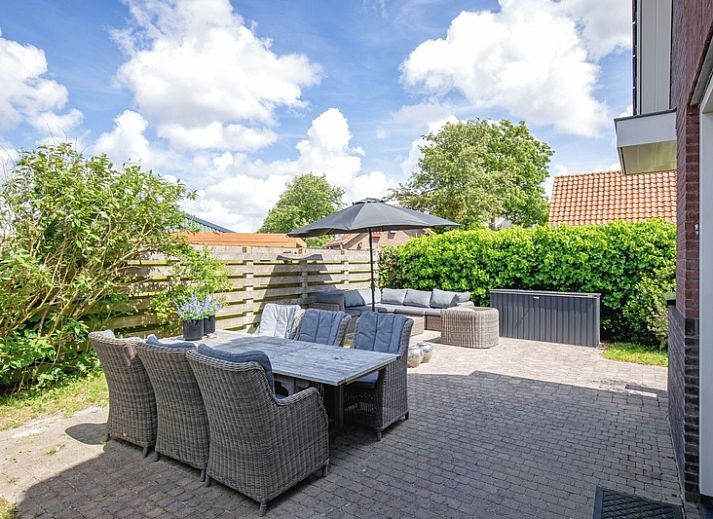 Ferienhaus Villa Magnifique in Den Burg, Texel: stilvoller Aussenbereich mit Garten und sonniger Lage.