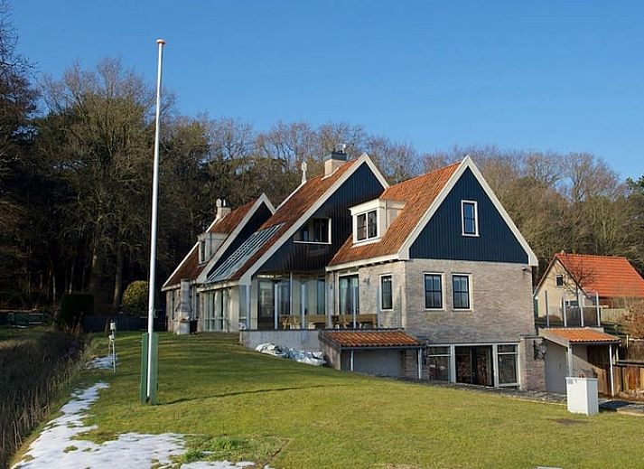 Cottage in Den Burg, vacation home with spacious garden and wooded area on Texel, Wadden Islands.