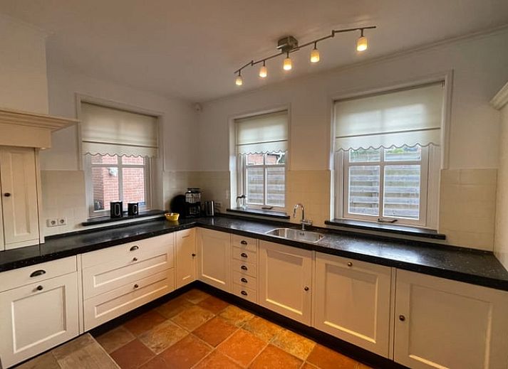 Cottage in Den Burg, vacation home with spacious garden and wooded area on Texel, Wadden Islands.