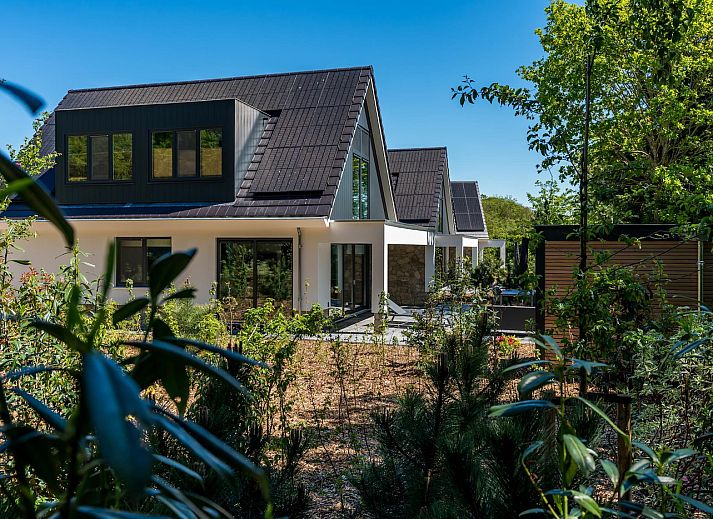 Blue Harrier Ferienhaus mit grosser Terrasse in Den Burg, Texel, umgeben von Natur.