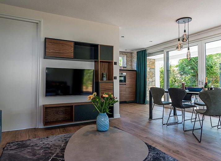 Blue Harrier Ferienhaus mit grosser Terrasse in Den Burg, Texel, umgeben von Natur.