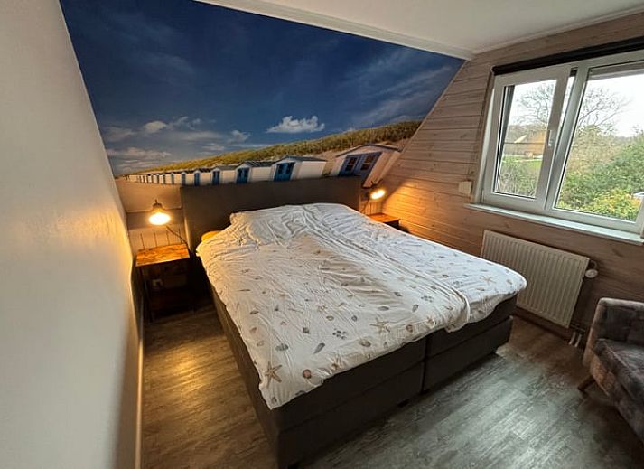 Pferde auf der Wiese beim Ferienhaus in Den Burg, Texel, Ferienhaus inmitten der Natur auf den Watteninseln.