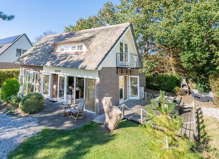 Charmantes Ferienhaus Cottage in Den Burg mit Reetdach im gruenen Texel, Watteninseln.
