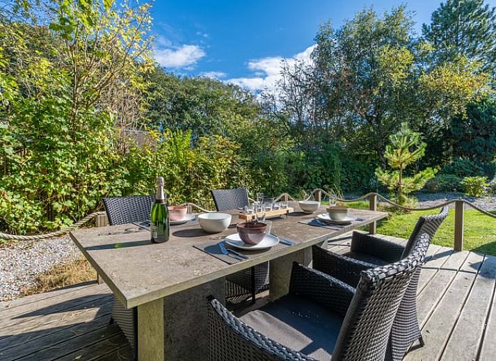 Offener Wohnbereich im Huisje in Den Burg, Ferienhaus auf Texel mit Ess- und Sitzecke.