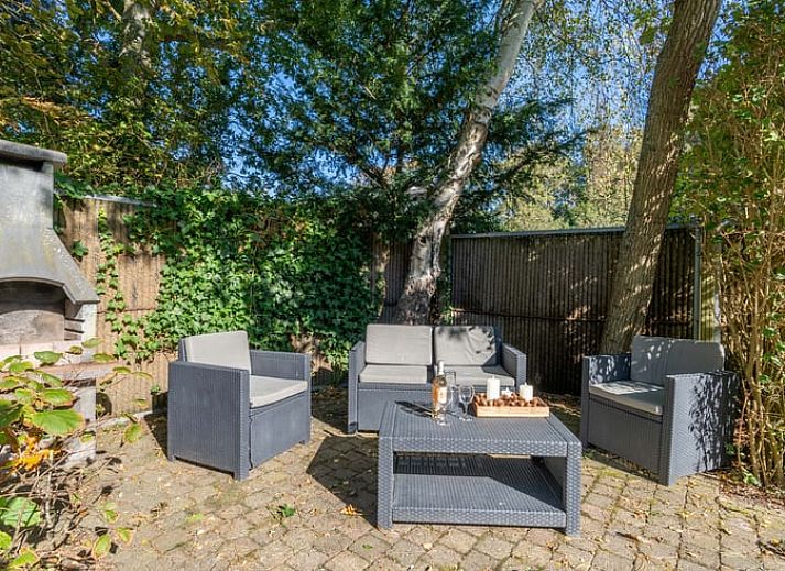 Offener Wohnbereich im Huisje in Den Burg, Ferienhaus auf Texel mit Ess- und Sitzecke.