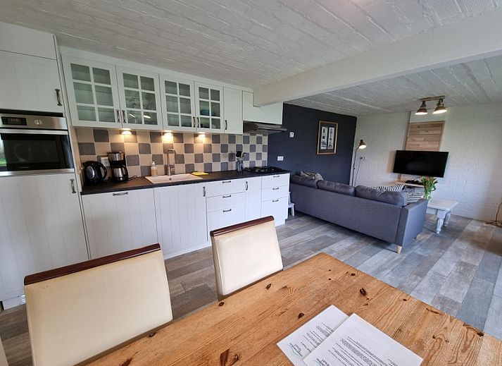 Vacation home Westzicht in Den Burg Texel with spacious garden and terrace for relaxation.