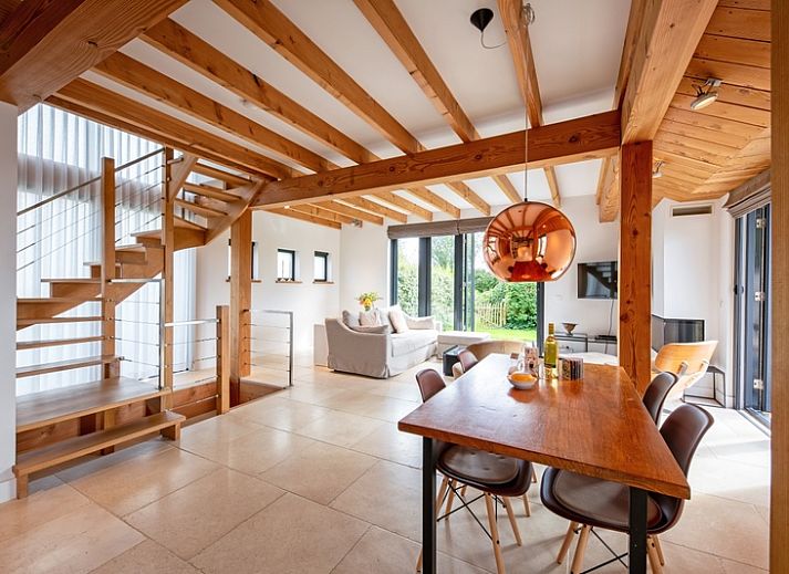 Country house in Den Burg Texel with thatched roof and spacious garden on the Wadden Islands.