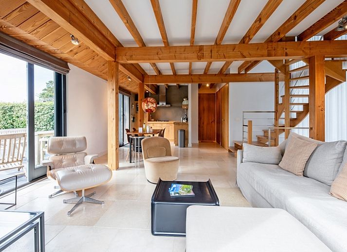 Country house in Den Burg Texel with thatched roof and spacious garden on the Wadden Islands.