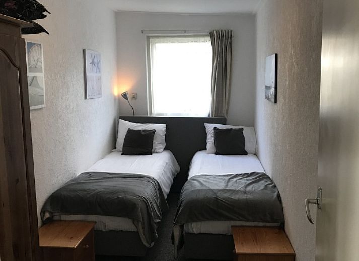 Gemuetliches Wohnzimmer im Bungalow 3B, Den Burg, Texel mit komfortabler Sitzecke und moderner Einrichtung.
