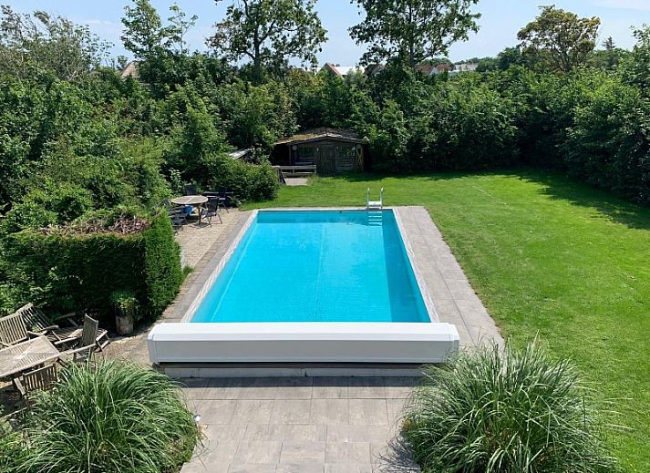 Gemuetliches Wohnzimmer im Bungalow 3B, Den Burg, Texel mit komfortabler Sitzecke und moderner Einrichtung.