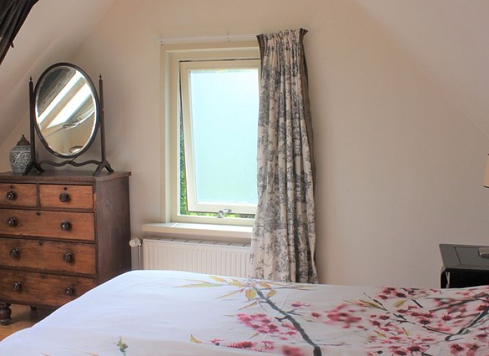 Gemuetliche Kueche des Ferienhauses Het Achterhuys in Den Burg, Texel mit Essecke.