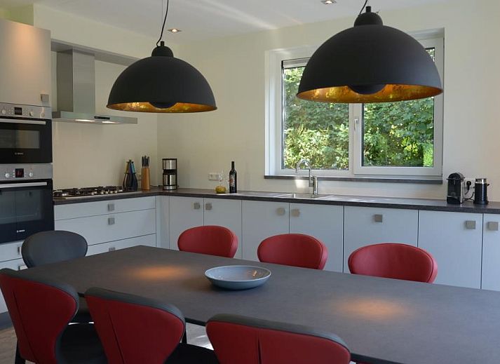 Zandkes vacation home in Den Burg Texel with modern veranda and garden.