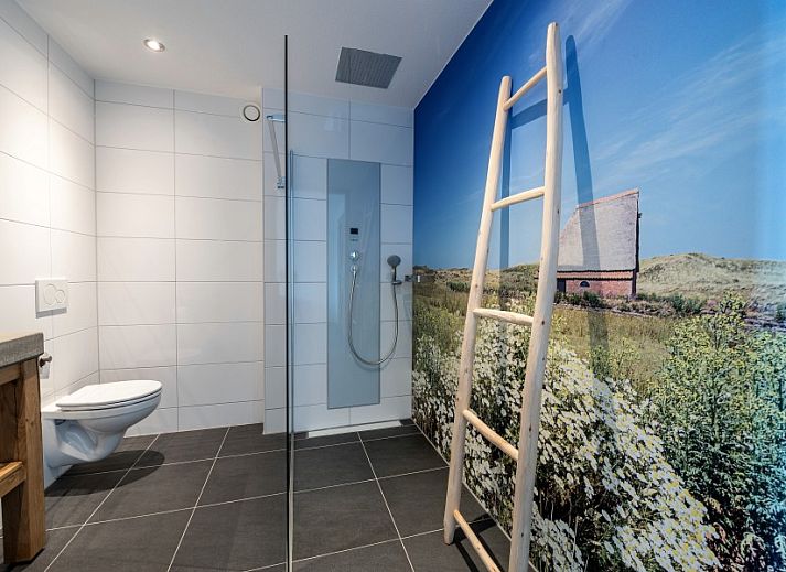 Vijver bij Groepsverblijf Nieuw Leven Texel in Den Burg, vakantiehuis met natuurlijke omgeving op de Waddeneilanden.