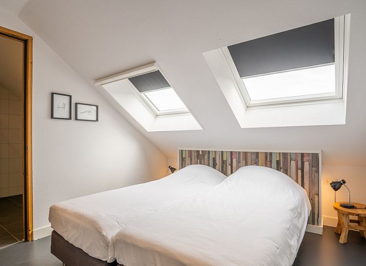 Ruime woonkamer in Groepsverblijf Nieuw Leven Texel, Den Burg, vakantiehuis op de Waddeneilanden met moderne inrichting.