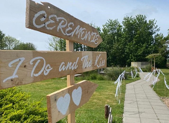 Ontbijtzaal in Groepsverblijf Nieuw Leven Texel, Den Burg, vakantiehuis op de Waddeneilanden met gezellige sfeer.