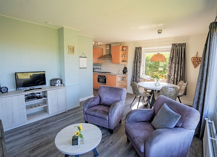 Bungalow Het Lam in Den Burg, Texel with spacious garden and terrace, ideal for relaxation on the Wadden Islands.